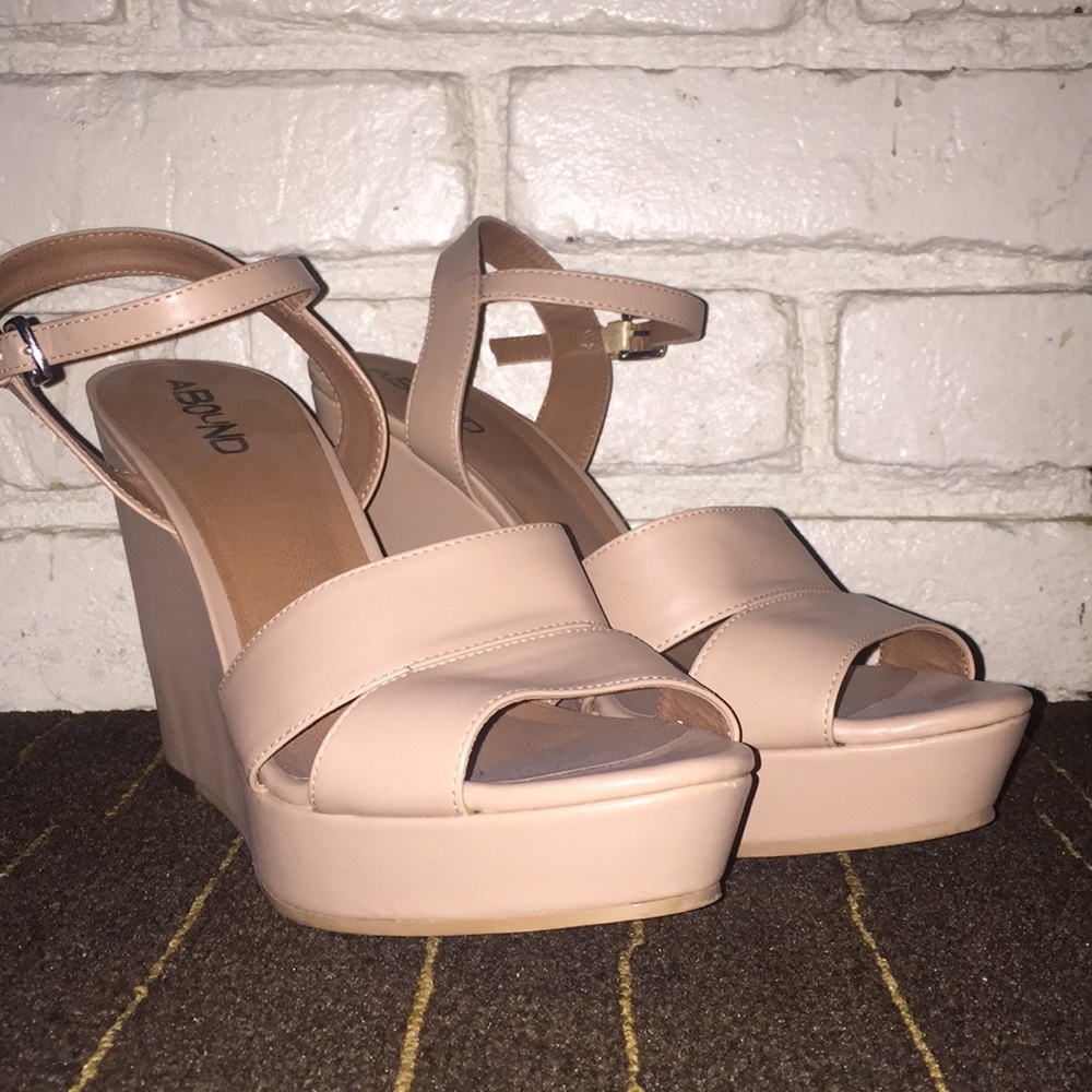 Abound Tan/Cream Wedges